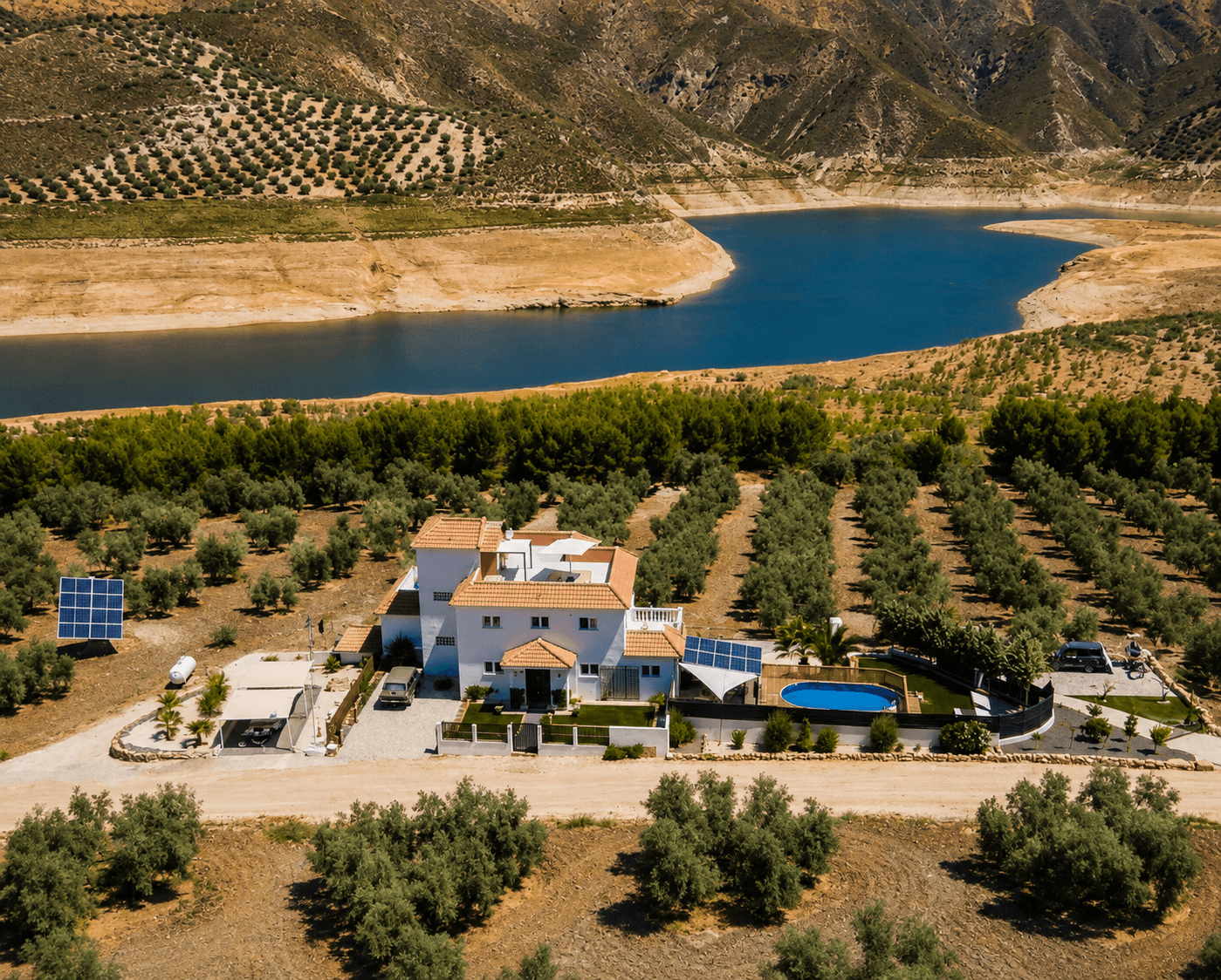 Off-Grid Lakeside Country House