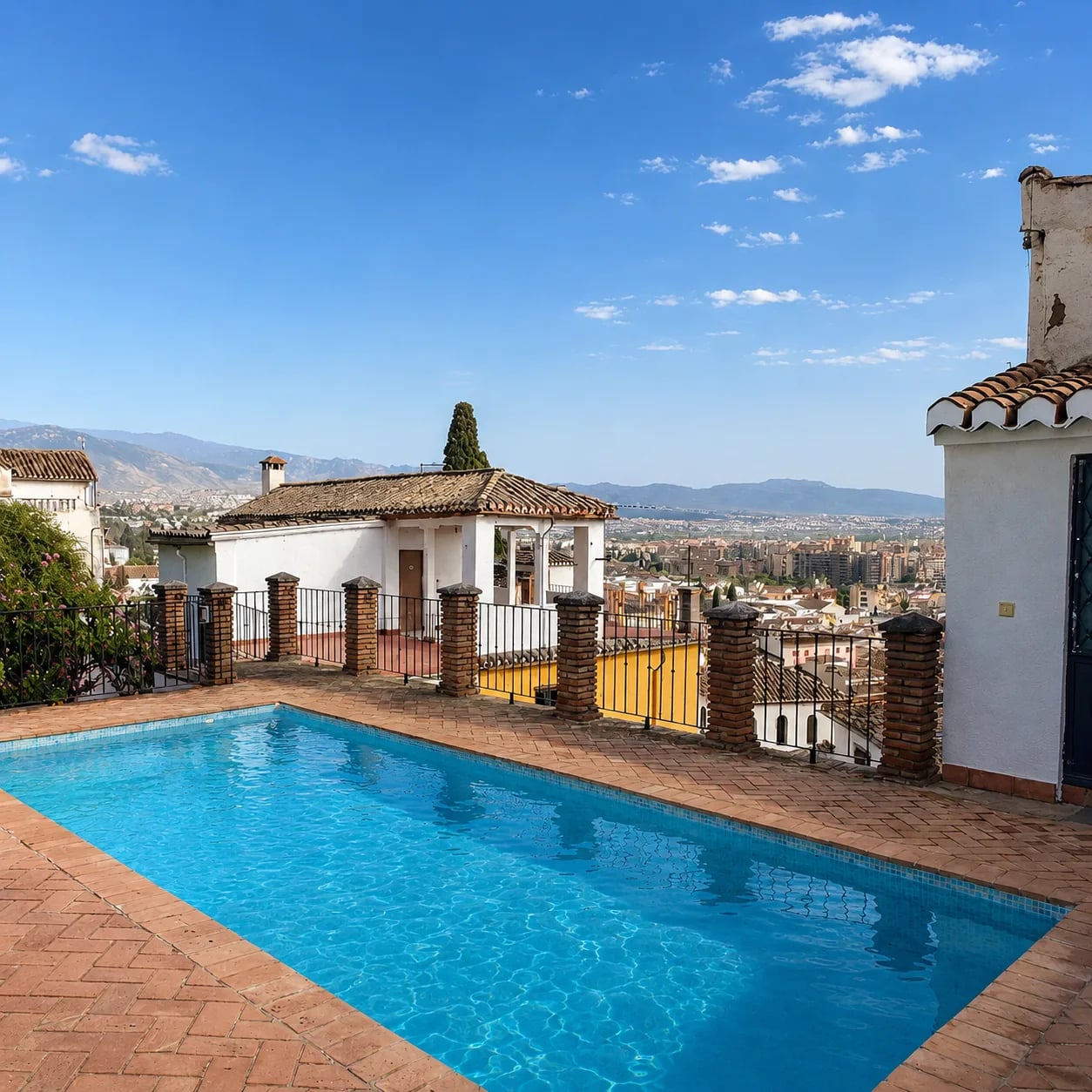 Carmen with Gardens & Pool, Realejo