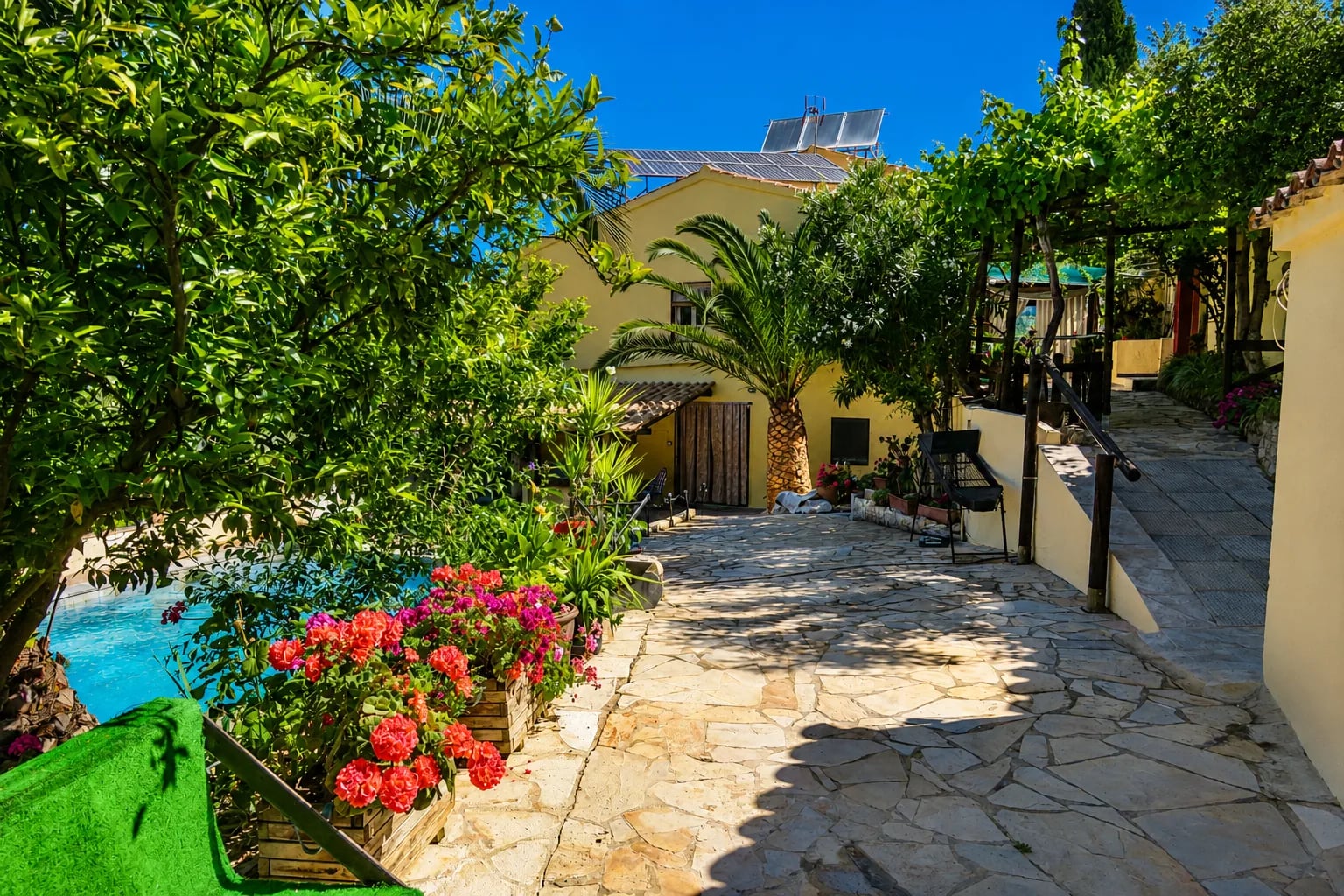 Traditional Cortijo with Pool, Guest Accommodation and Tourism Licence