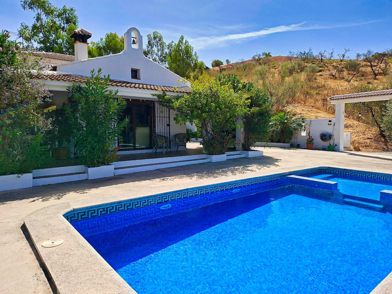 Four-Bedroom Country House with Panoramic Views
