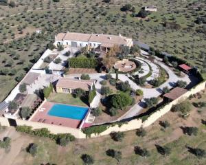 5225, Country Estate with Pool & Pool House