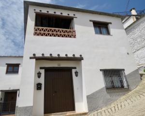 3816, 5 Bedroom Townhouse with Garage/Utility Room