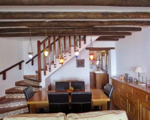 3816, 5 Bedroom Townhouse with Garage/Utility Room
