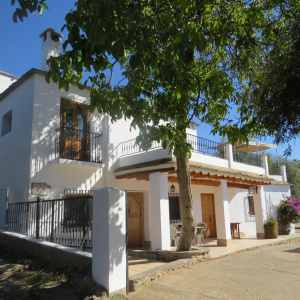 3850, South Facing Large Cortijo very close to the village with land