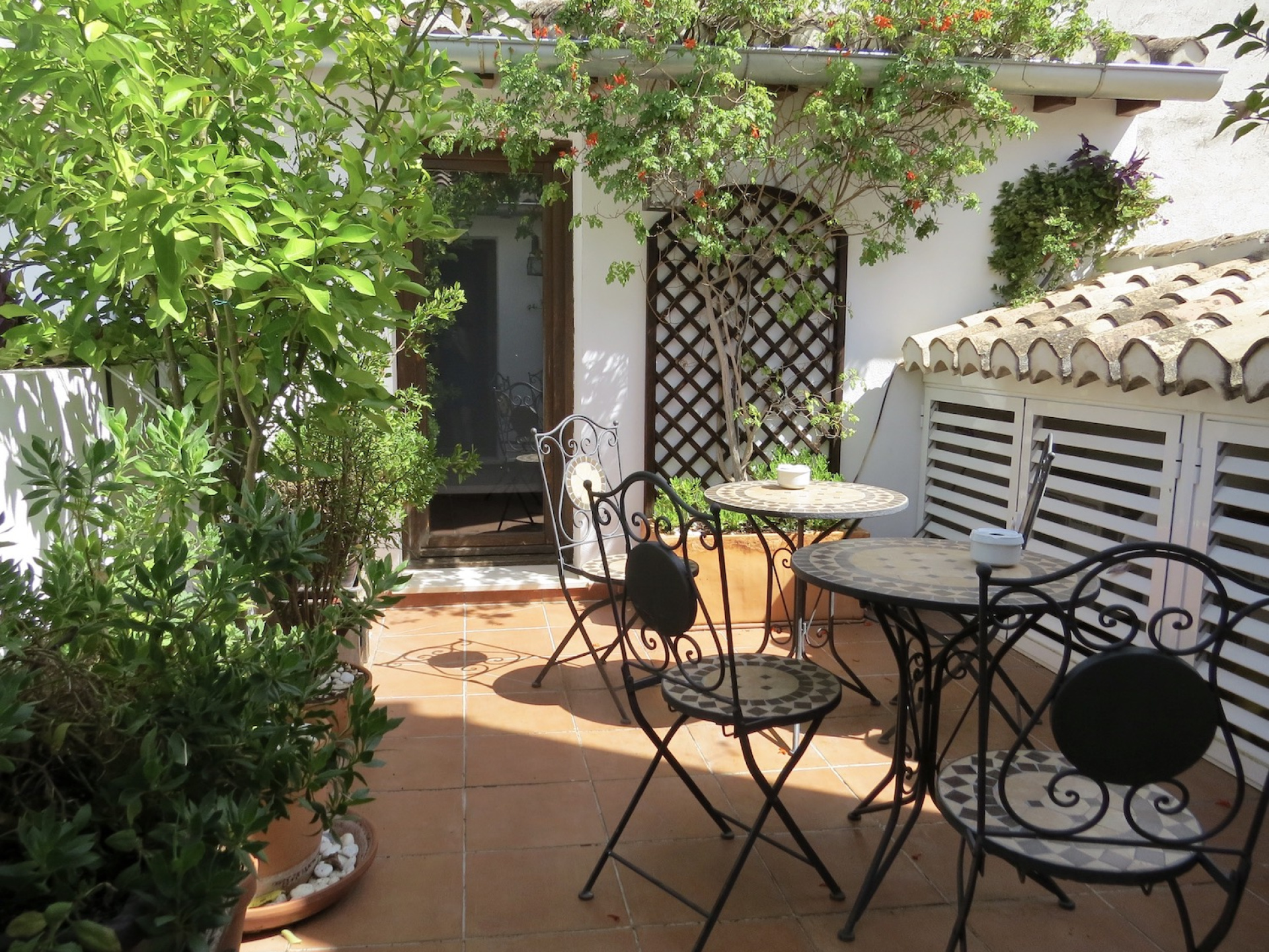 Exquisite Bed & Breakfast with Patio Garden, Albayzin