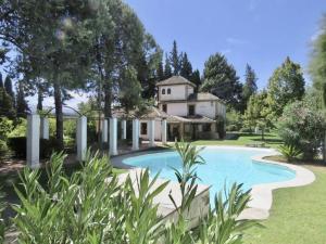 3669, Spacious Sunny Country House