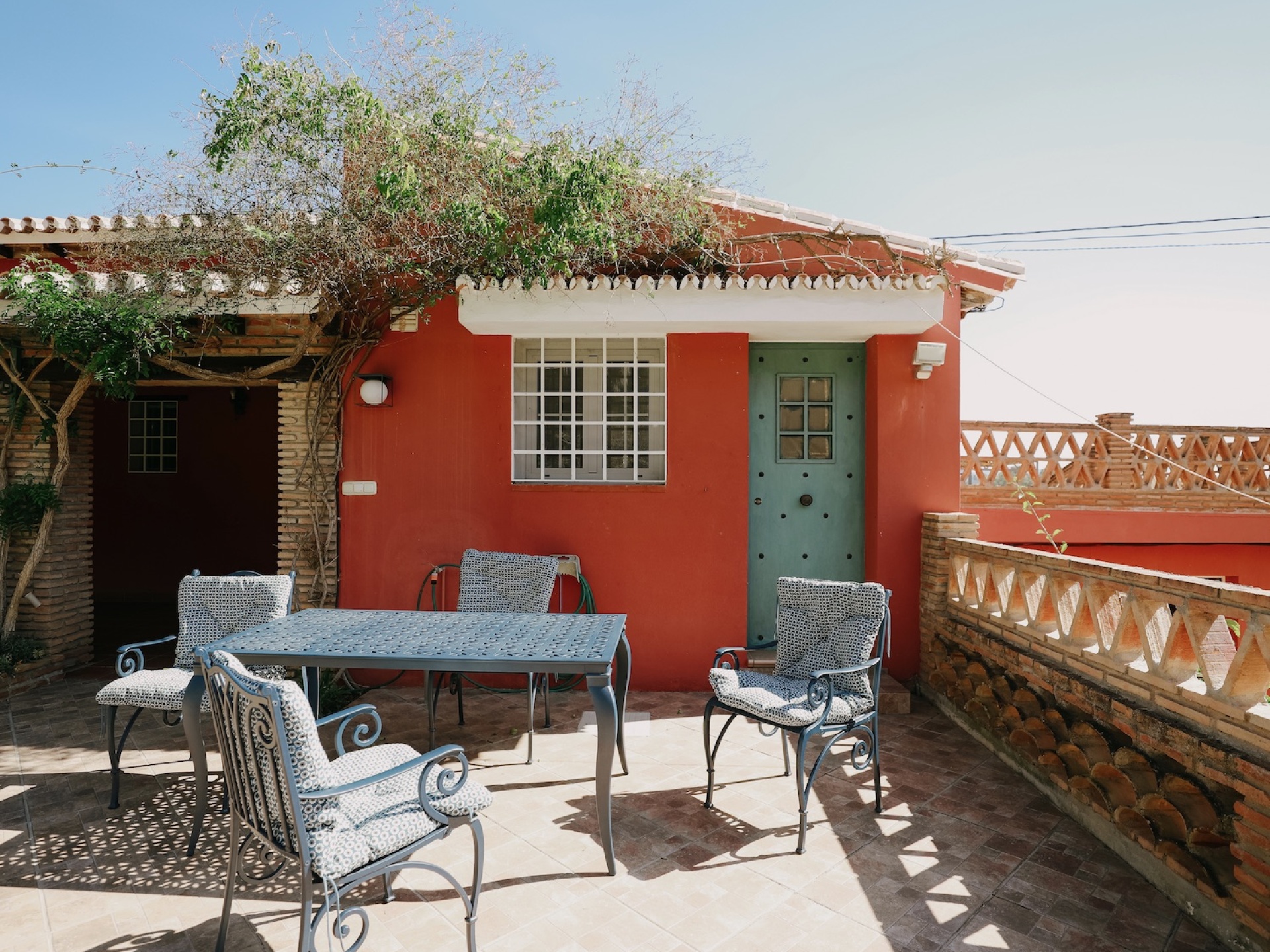 Country House with Two Guest Cottages