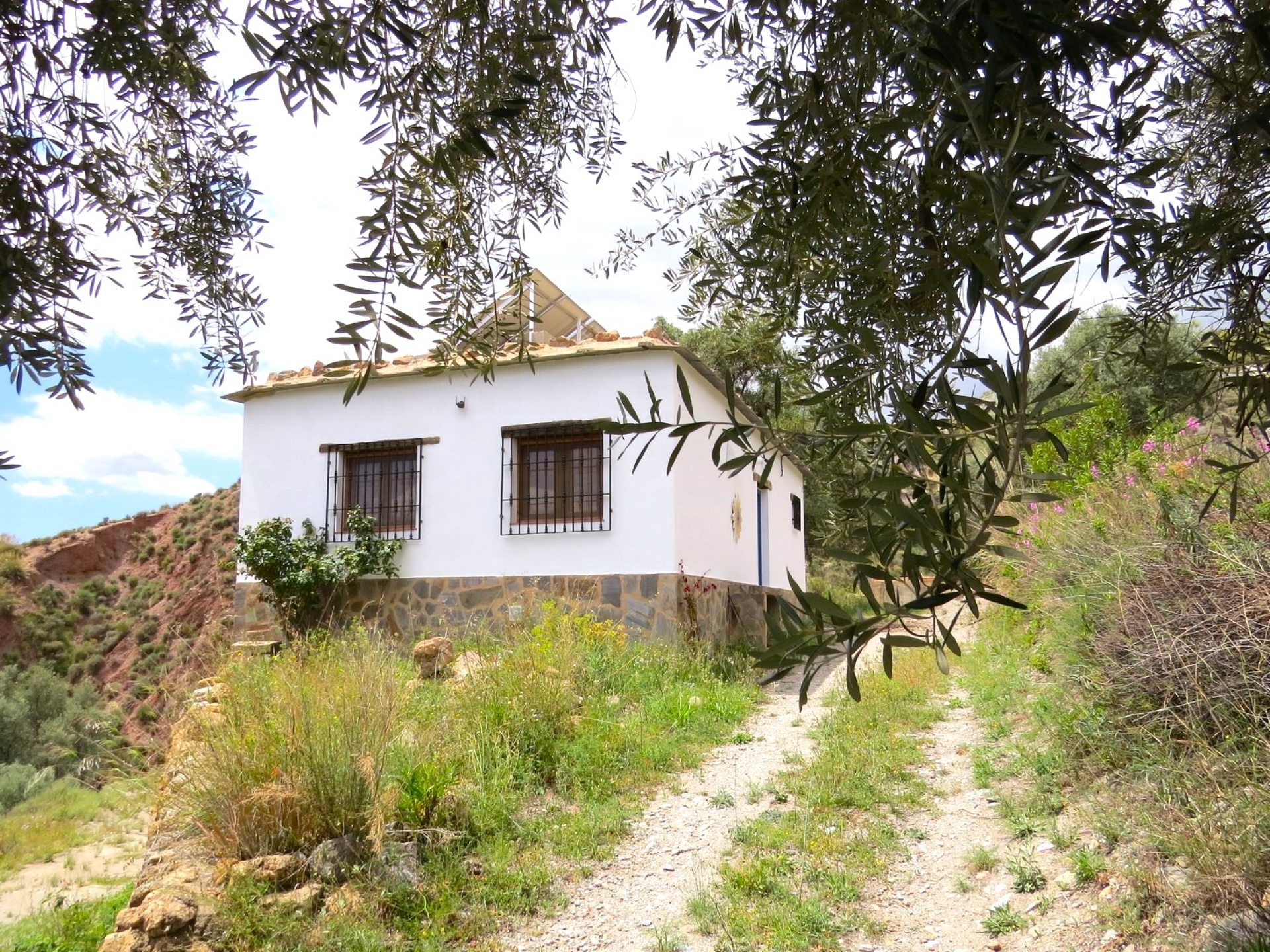Cortijo on two levels, with stunning views