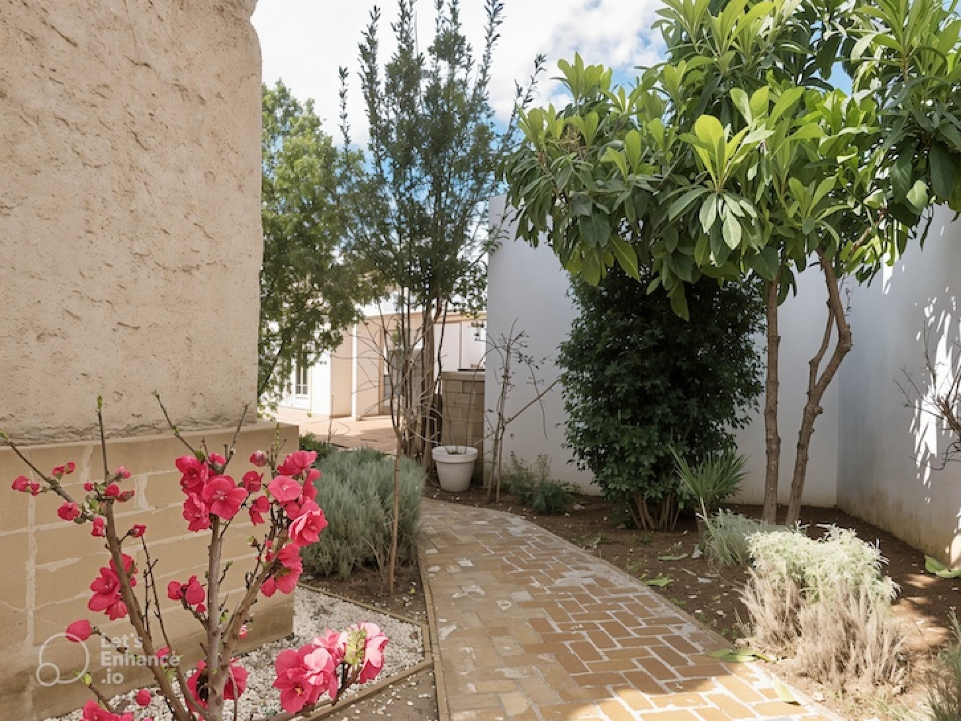 Town House, Large Garden, Pool