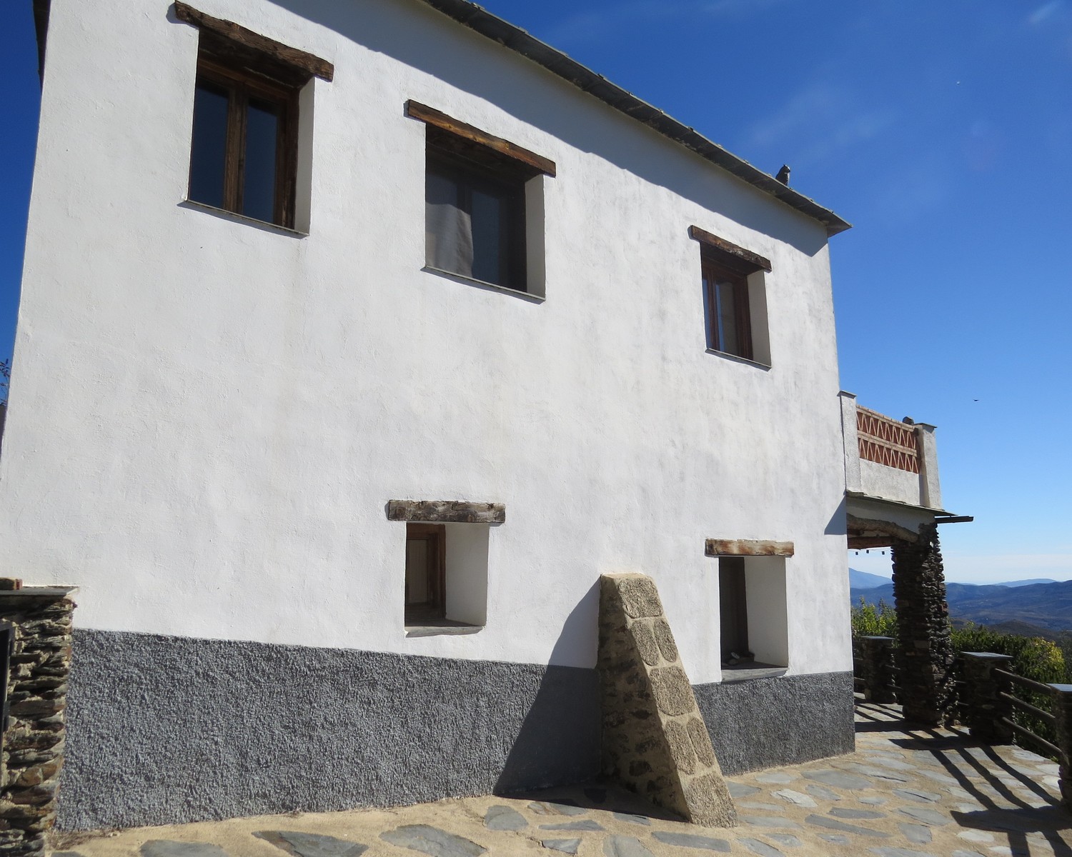 3924, Fabulous Town House on the Edge of the Village