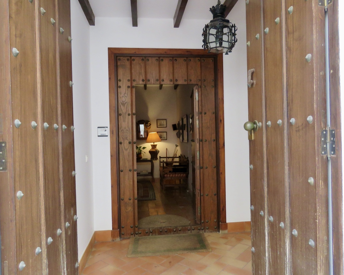 2712, Fabulous Town House