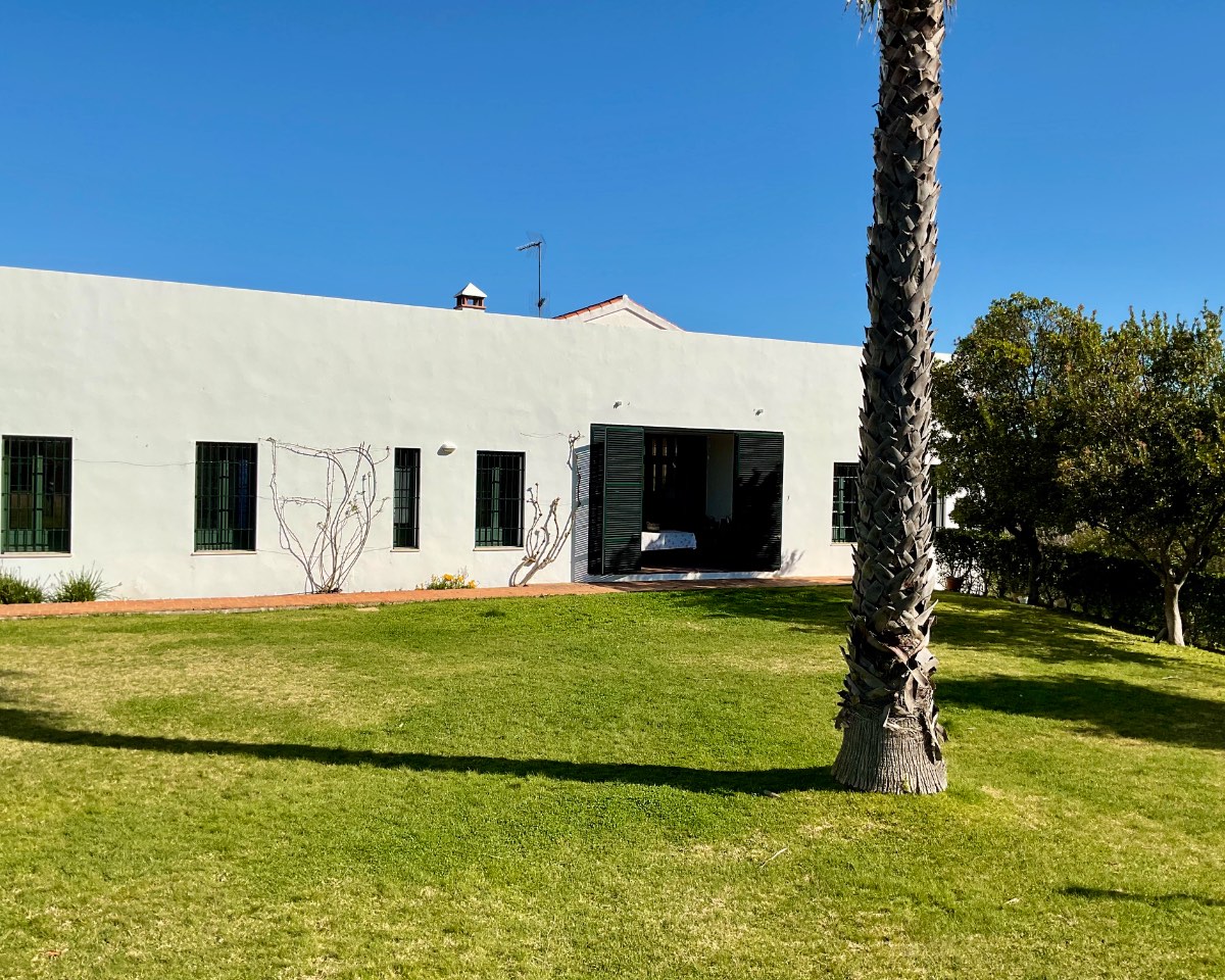 2719, Magnificent Single-Storey Country House